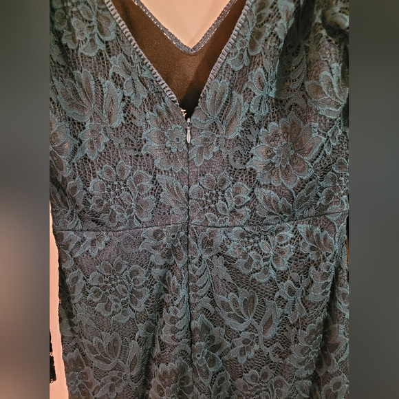 Le Chateau Lace Dress - Picture 3 of 3